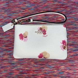 COACH | Corner zip pop floral print wristlet